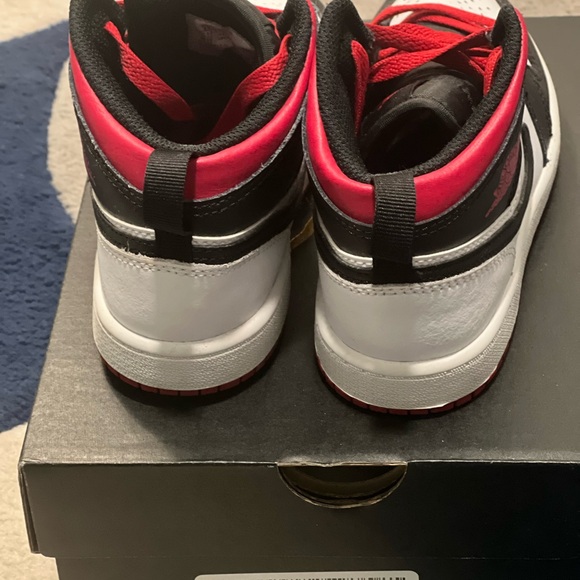 SOLD…LIKE NEW*** Jordan Retro 1, in black, white, and red. Size 1 - Picture 3 of 6
